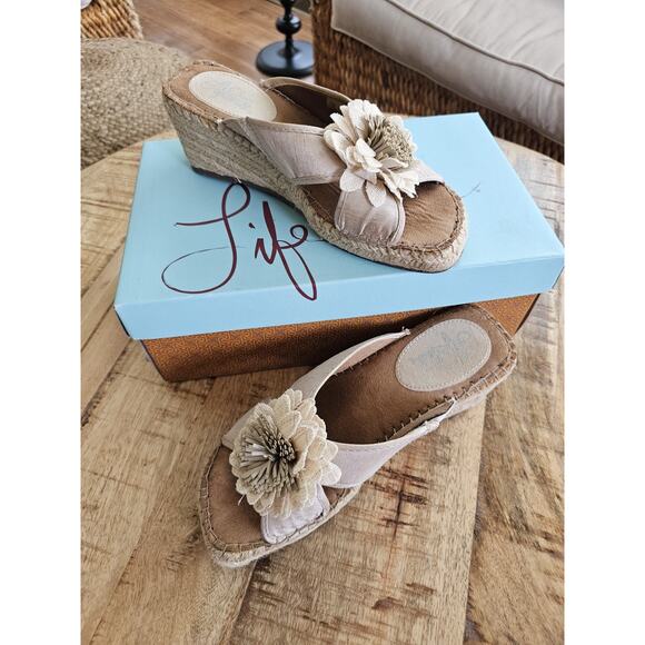 Life Stride Shoes - LIFE STRIDE Floral Reef Wedge Sandal Women's Size 7 M EUC Coastal Bohemian